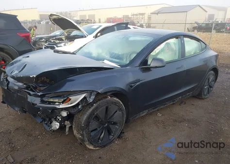2025 Tesla Model 3 Long Range All-Wheel Drive z USA, uszkodzony, nr VIN 5YJ3E1EBXSF928529